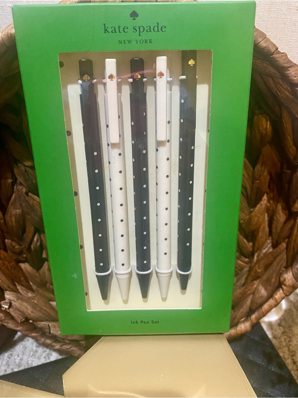 kate spade Black & White Polka Dot Pen Set with Green Packaging